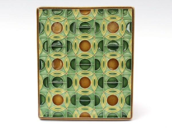 Split circles tile