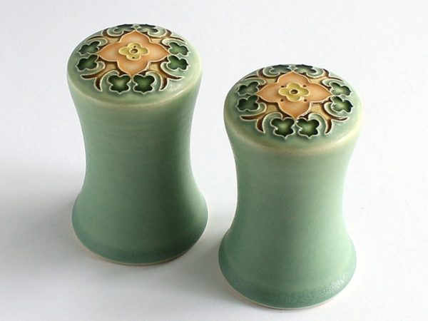 Trellis salt and pepper set - Image 3